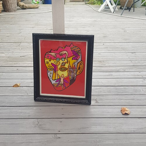 Laget av spetakkelen.Tegnet med penn og fargelagt. Orginal bilde uten videre trykk.30x40 med tre ramme som er pusset opp.